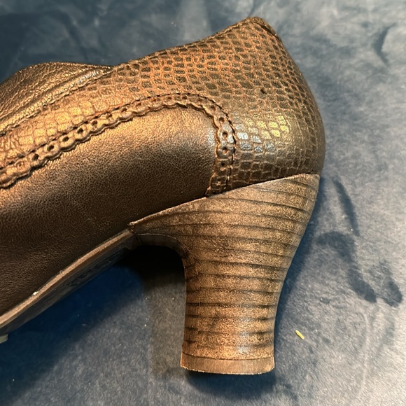 Gold Button black and brown leather Mary Jane pumps -us 8 - Picture 6 of 8